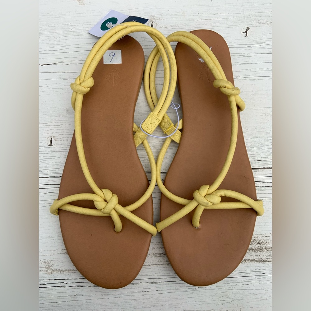 NWT universal thread vegan yellow straps sandals size 9